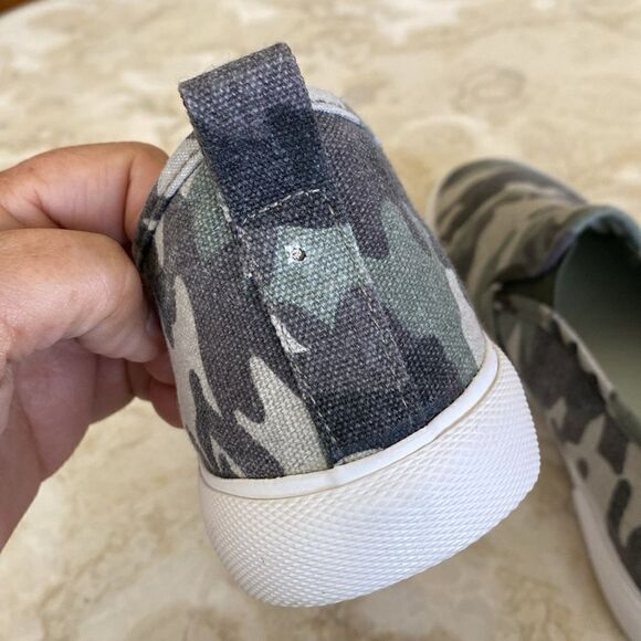 Tommy Bahama Camo Slip On Sneakers - Picture 14 of 14